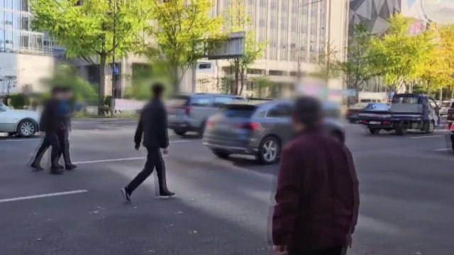 주차 차단기 부순 뒤 경찰 출동하자 도주한 30대 검거 / YTN