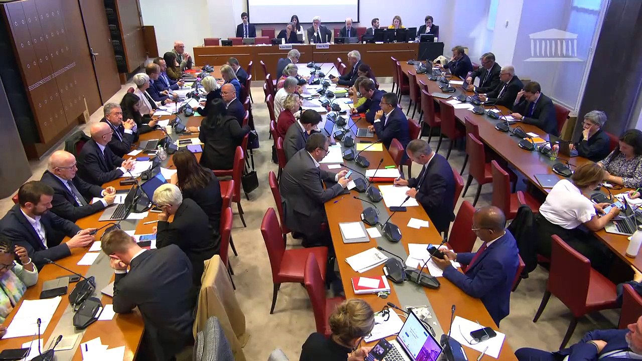 Question que pose la députée Corneloup