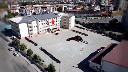 500 kız öğrenciden '29 Ekim' koreografisi