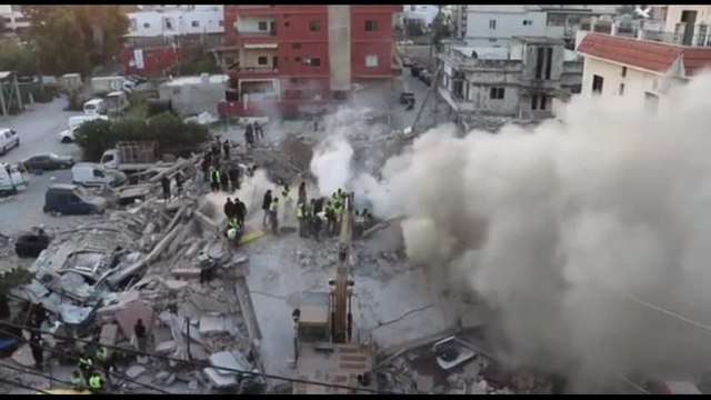 Soccorsi in azione dopo attacco israeliano nel sud del Libano