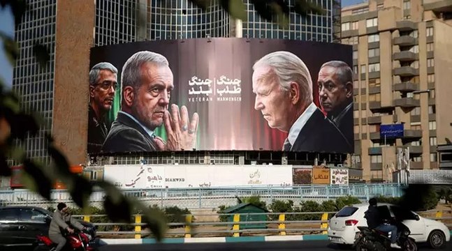 İran’da meydanlara İsrail ve ABD karşıtı dev afişler asıldı