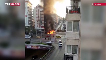 Seyir halindeki kamyonet alev aldı