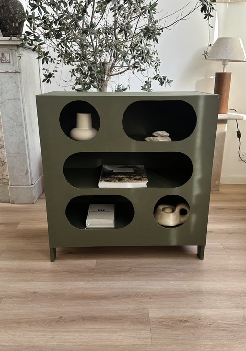 J’ai transformé cette vieille commode bleue en jolie étagère ♻️ (collaboration avec Makebyme sur Insta)