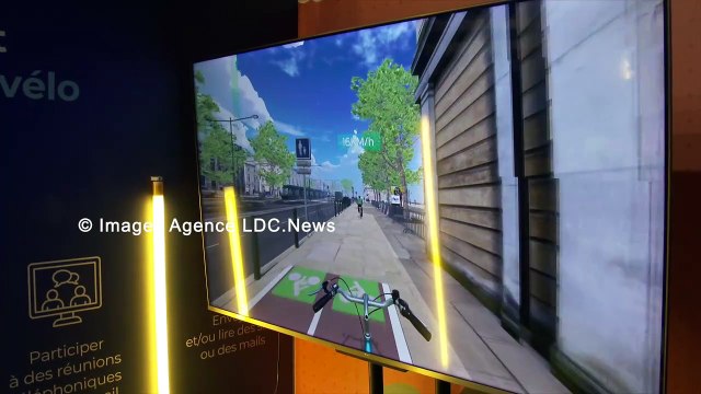 Paris Games Week 2024. Simulateur de vélo pour la conduite en ville. Paris/France - 27 Octobre 2024