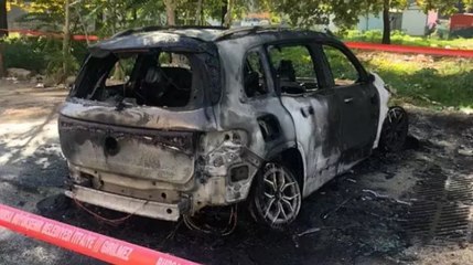 Bursa’da park halindeki elektrikli araç, alev topuna döndü