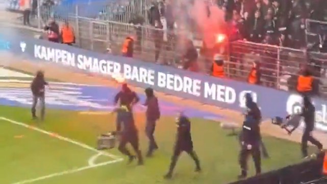 Scontri tra tifosi e polizia. È caos nel derby tra Brøndby e Copenhagen