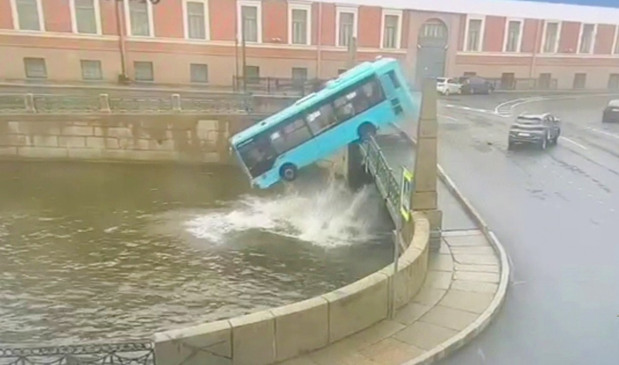 Russia bus comes off bridge
