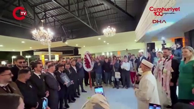 Damadın arkadaşları düğünde cenaze namazı kıldı, gelinden 'söz' istedi