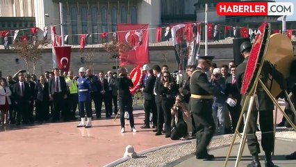 Cumhuriyet Bayramı Öncesi Taksim'de Tören Düzenlendi
