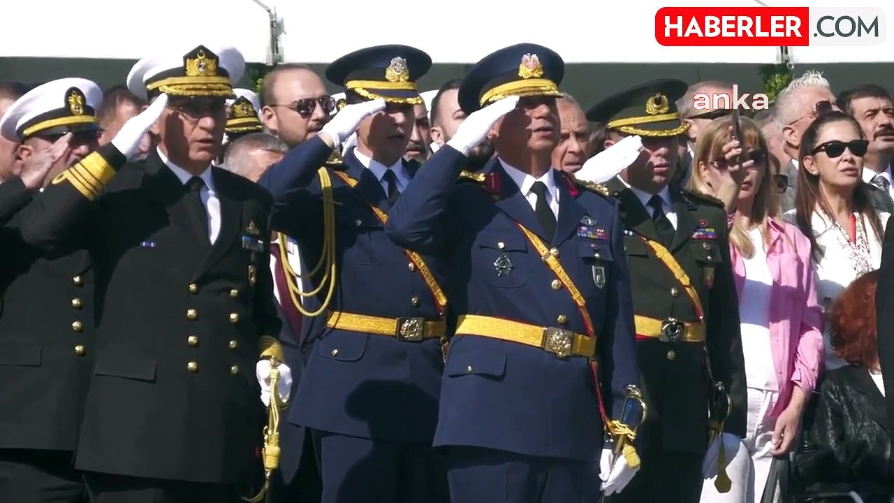 İzmir'de Cumhuriyet Bayramı Coşkuyla Kutlandı