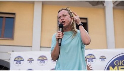 Meloni attacca: “Conte verso pieni poteri. Costituzione sospesa”