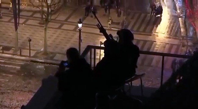 Gilet gialli: Macron mette cecchini sui tetti, la Francia vicina allo stato d'emergenza. VIDEO
