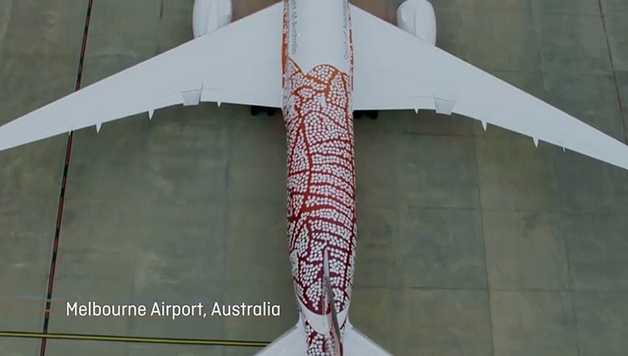 Tesla Model X traina un Boeing di Qantas Airways, è record - VIDEO