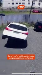 Carro "voa" e colide contra muro em grave acidente no Paraná; assista ao vídeo