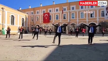 Edirne'de Cumhuriyet Bayramı'nda Öğretmenlerden Unutulmaz Zeybek Gösterisi