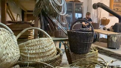 Polen: Der Buchhalter, der Körbe flicht