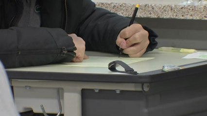 서울 수능 응시자 11만여 명...감독관 명찰에서 이름 삭제 / YTN