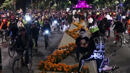 Geister auf zwei Rädern: Mexiko feiert den Tag der Toten