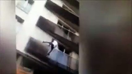L'impresa di Mamoudou a Parigi, salva il bimbo scalando il palazzo