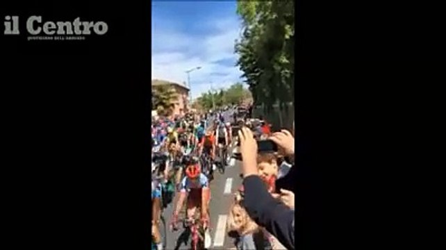 Il Giro in Abruzzo: da Penne a Farindola, fino all'ingresso in piazza Garibaldi a Teramo e alla salita verso Miano