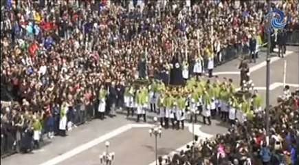 Dall'attesa alla commozione: a Sulmona la Madonna scappa e perde il mantello