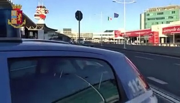 Assalto shock alla villa, l'arrivo all'aeroporto del capo della gang