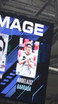 Lors du classique, le Vélodrome a rendu hommage à Abdelaziz Barrada, ancien joueur du PSG et de l’OM, le joueur marocain décédé d’une crise cardiaque à l’âge de 35 ans.