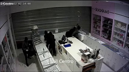 I ladri in azione da Sarni Oro. Ma poi cala la nebbia...