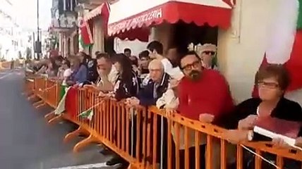 La festa a Casoli per l'arrivo di Mattarella