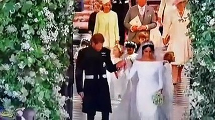 Windsor, i paggetti, e finalmente il bacio di Harry e Meghan