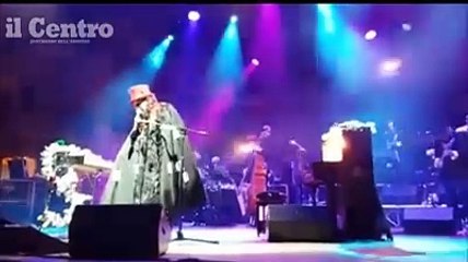Capossela a Pescara: "Buon anno a tutti voi, rancorosi pronipoti di John Fante"