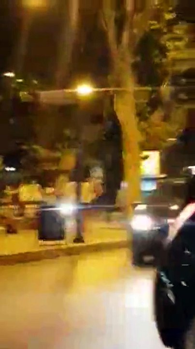 Bastonate, botte, calci: le immagini della maxi rissa di Pescara