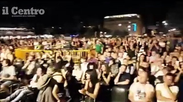 Sapore d'estate a Pescara, notte di suoni di danze sulla piazza lineare (video di Giampiero Lattanzio)