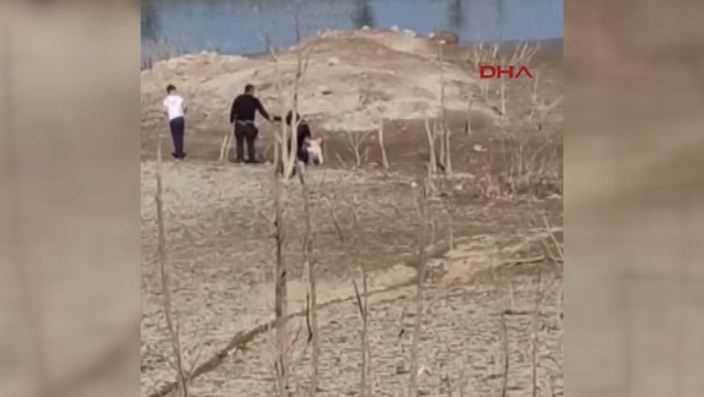 Bataklığa saplanan kız çocuğunu çevredekiler kurtardı; o anlar kamerada