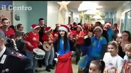 E' festa con Babbo Natale in ospedale