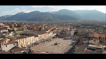 Sulmona,  ecco la piazza che ospita la Madonna che scappa