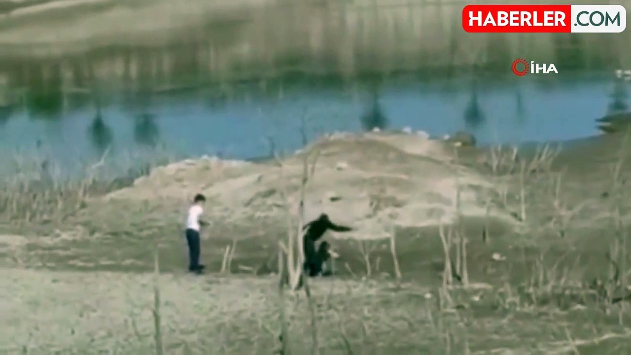 Bataklığa Saplanan Çocuk Kurtarıldı