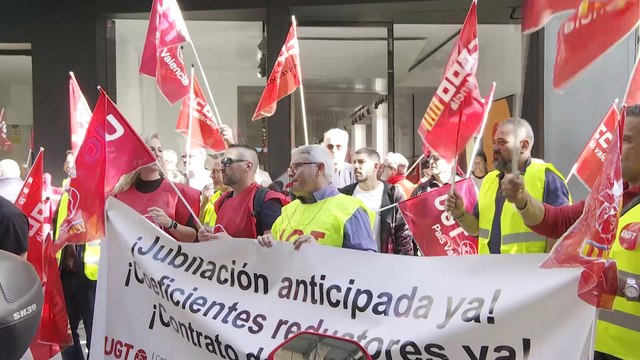 Los conductores de autobús se concentran en toda España para pedir la jubilación anticipada