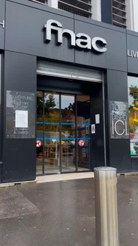 Je donne des casques audio à des inconnus