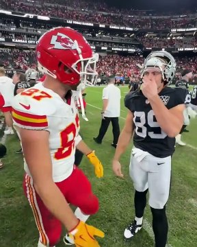 Sweet moment when Travis Kelce asks Brock Bowers for his jersey and a picture