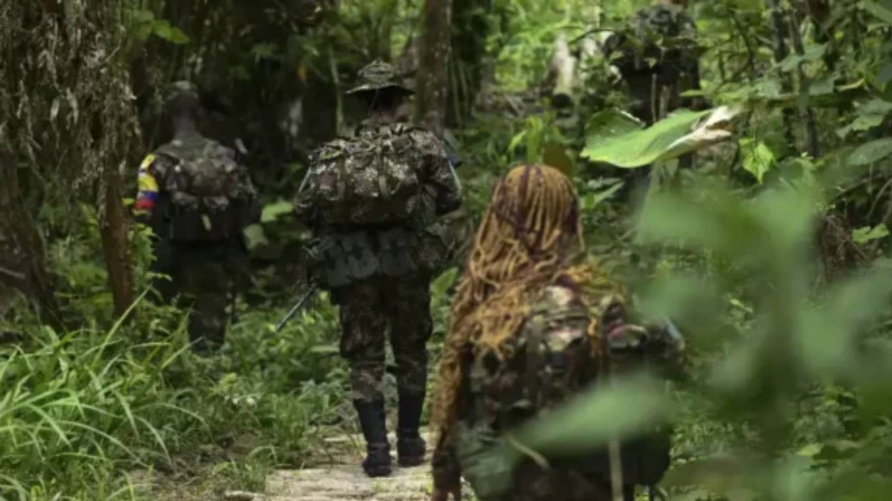 Video | Familia huyó de su hogar tras enfrentamientos entre Ejército y presuntos disidentes de las Farc en Cesar