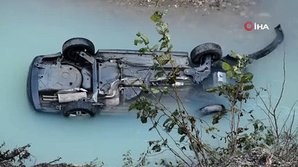 Feci kaza! Otomobil dereye uçtu