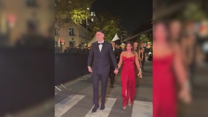 El recibimiento entre abucheos franceses al Dibu Martínez a su llegada a la gala del Balón de Oro
