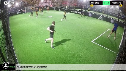 Faute de Ewen M - PICON FC