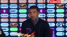 Giovanni van Bronckhorst, derbi sonrasında konuşurken kendisini zor tuttu