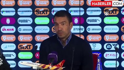 Giovanni van Bronckhorst, derbi sonrasında konuşurken kendisini zor tuttu