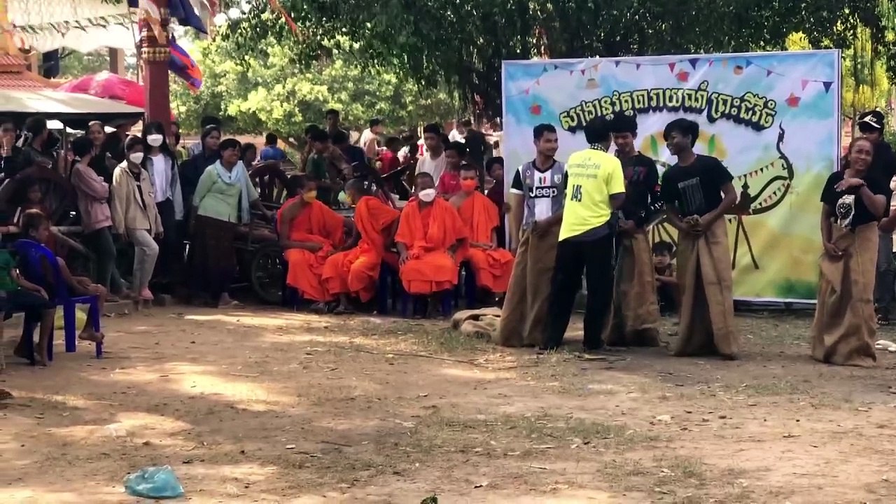 Sack Bounce SangranKhmer New Year   Vara Vanabat