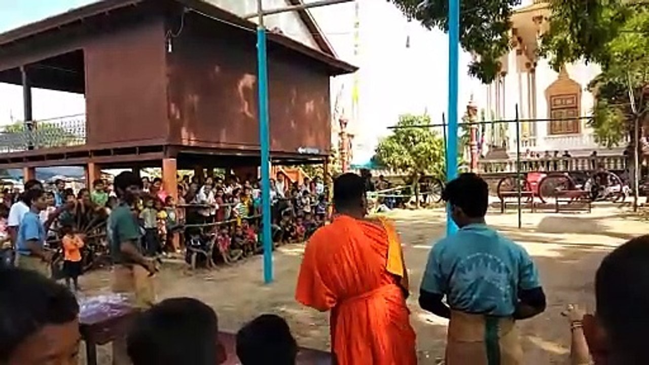 លេងលោតបាវល្បែងប្រជាប្រិយ-Lot Bav l Khmer New Year l Wat baray Preah chhithom