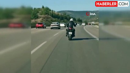 Motosiklet Üzerinde Dans Eden Sürücü Trafik Kurallarını İhlal Etti