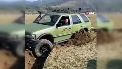 Piknikçiler ve traktörler mahsur kaldı! Kestel’de bataklık macerası